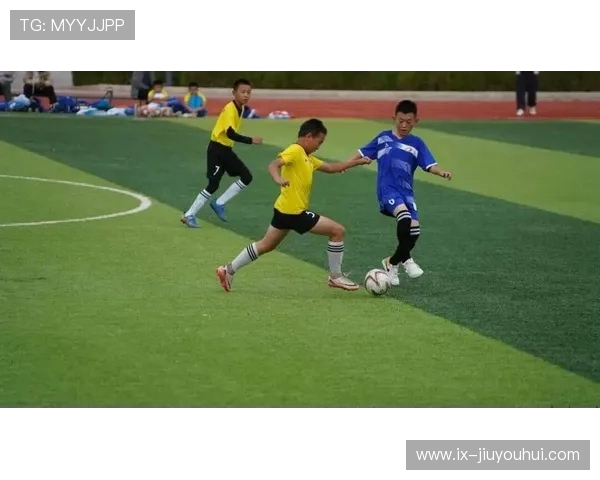 徐州三四年级校园足球全面发展与少儿竞技水平提升路径探讨实践研究